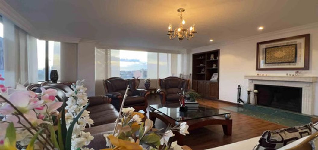 Apartamento de 3 alcobas en venta en Santa Barbara, Bogotá, 361 m² · foto 3 de 12
