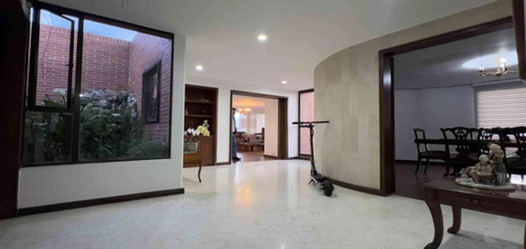 Apartamento de 3 alcobas en venta en Santa Barbara, Bogotá, 361 m² · foto 4 de 12