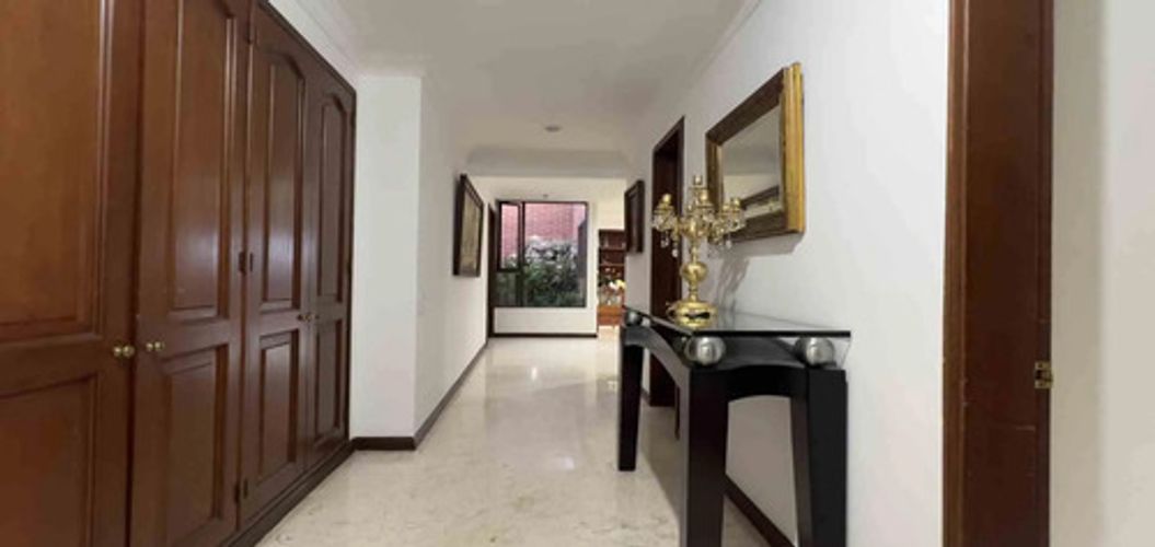 Apartamento de 3 alcobas en venta en Santa Barbara, Bogotá, 361 m² · foto 5 de 12