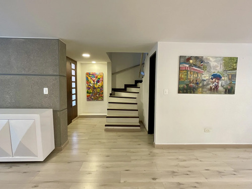 Casa en venta en Santa Barbara, Bogotá · foto 2 de 12