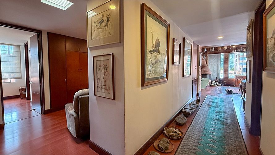 Apartamento de 3 alcobas en venta en Chico Norte, Bogotá, 180 m² · foto 3 de 20