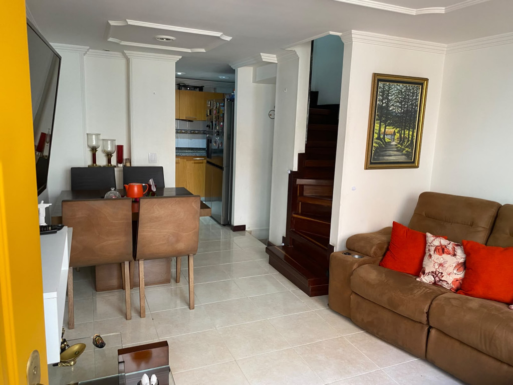 Casa en venta en Hayuelos, Bogotá · foto 3 de 24