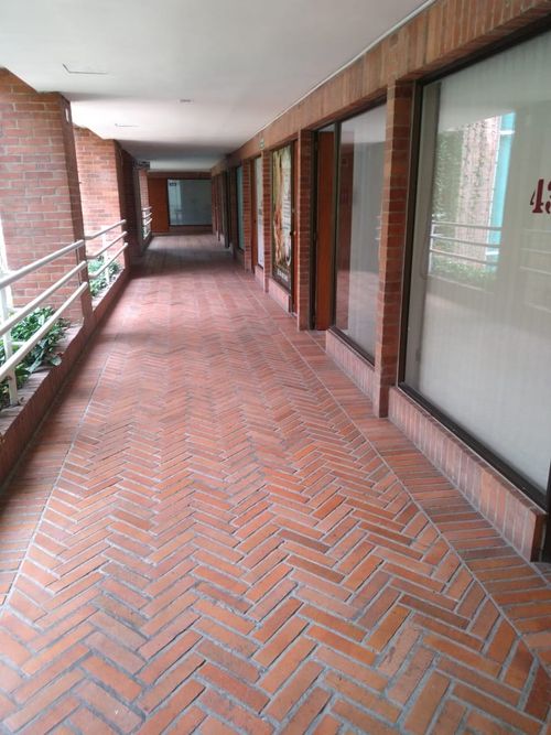 Oficina en arriendo en El Poblado, Medellín, 26 m² · foto 4 de 7