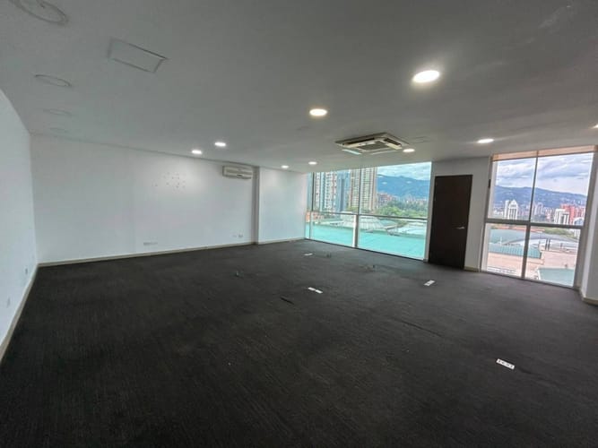 Oficina en arriendo en La Aguacatala, Medellín, 83 m² · foto 2 de 6