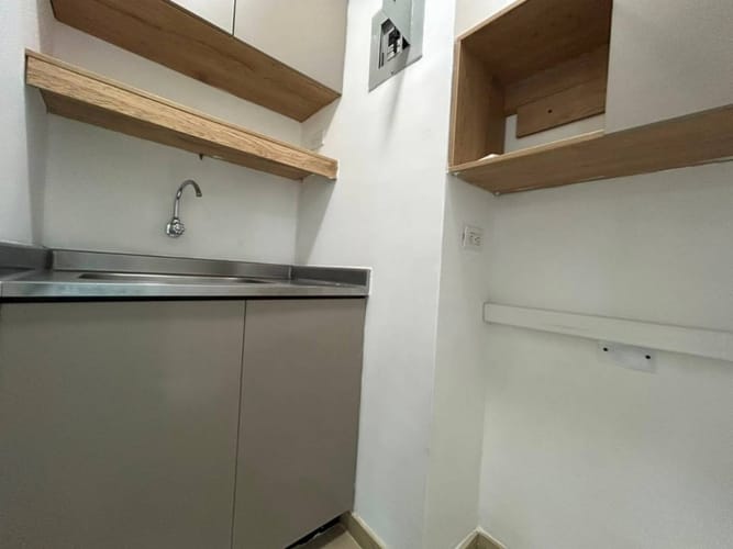 Oficina en arriendo en La Aguacatala, Medellín, 83 m² · foto 3 de 6