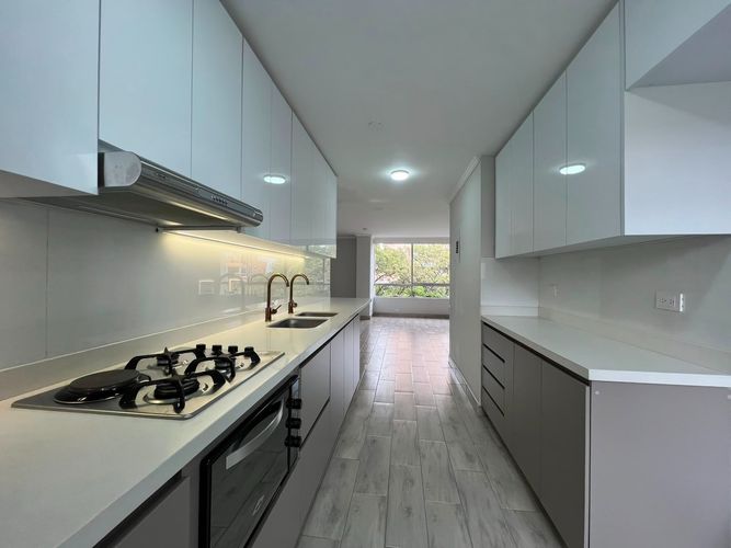 Apartamento de 3 alcobas en arriendo en El Poblado, Medellín, 107 m² · foto 3 de 15