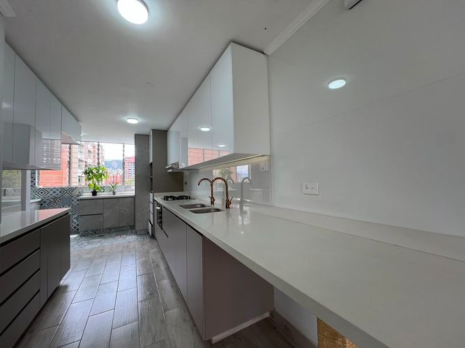 Apartamento de 3 alcobas en arriendo en El Poblado, Medellín, 107 m² · foto 4 de 15