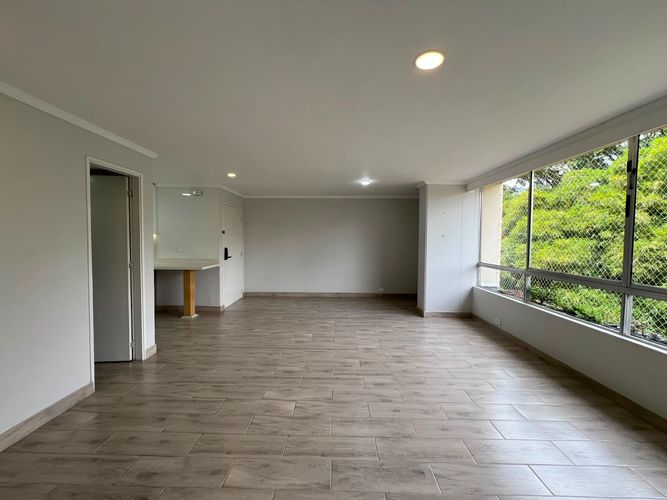 Apartamento de 3 alcobas en arriendo en El Poblado, Medellín, 107 m² · foto 2 de 15