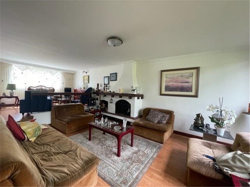 Casa en venta en Pontevedra, Bogotá · foto 3 de 21