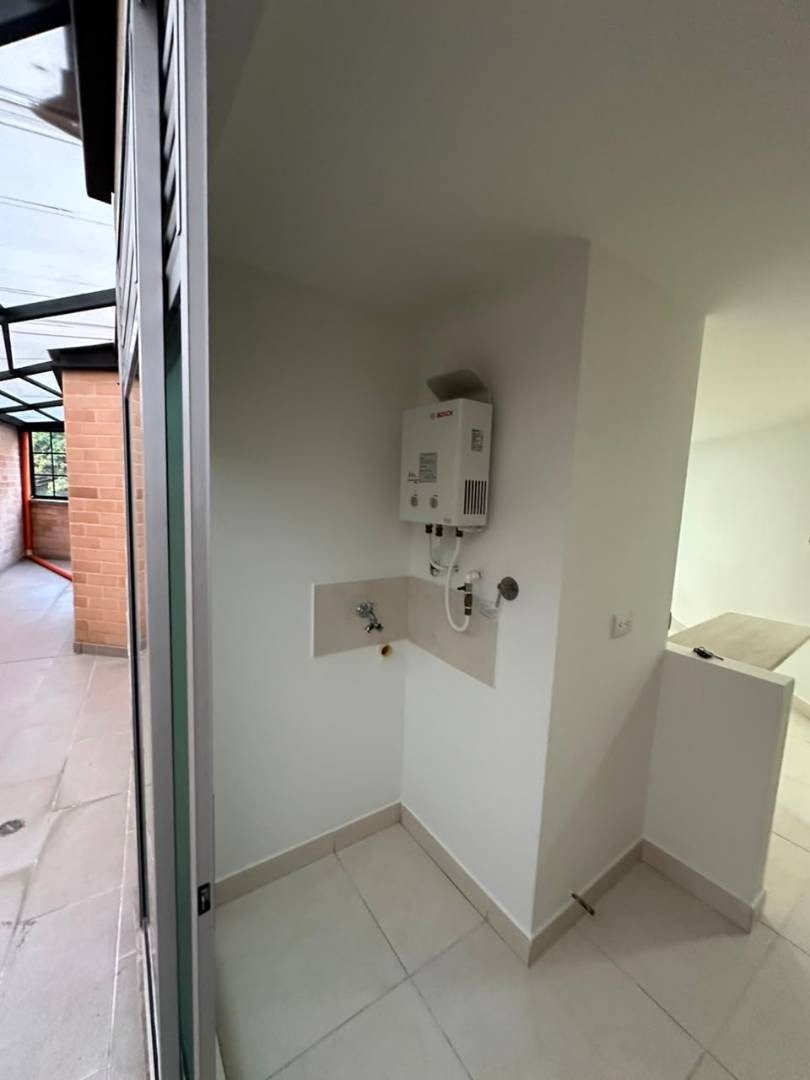 Apartamento en venta en El Carmelo Ii, Sabaneta · foto 4 de 23