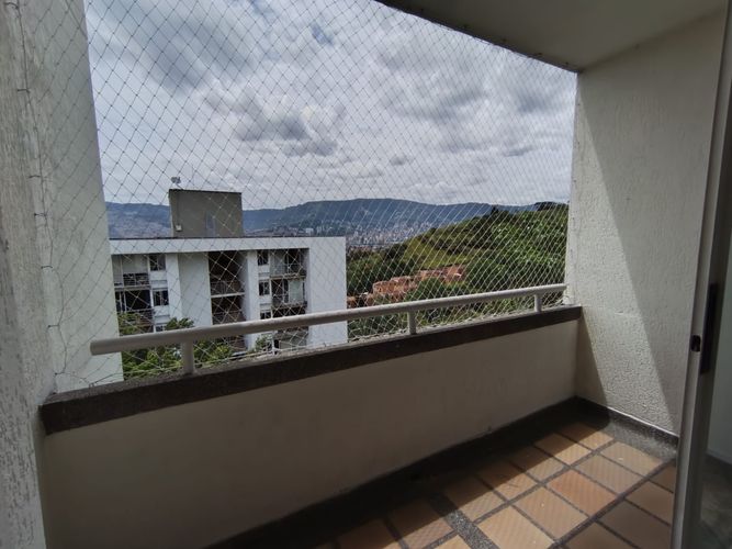 Apartamento de 3 alcobas en arriendo en Belén, Medellín, 85 m² · foto 9 de 20