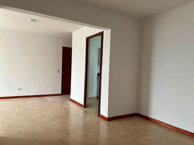 Apartamento de 3 alcobas en arriendo en Los Balsos, Medellín, 84 m² · foto 2 de 13
