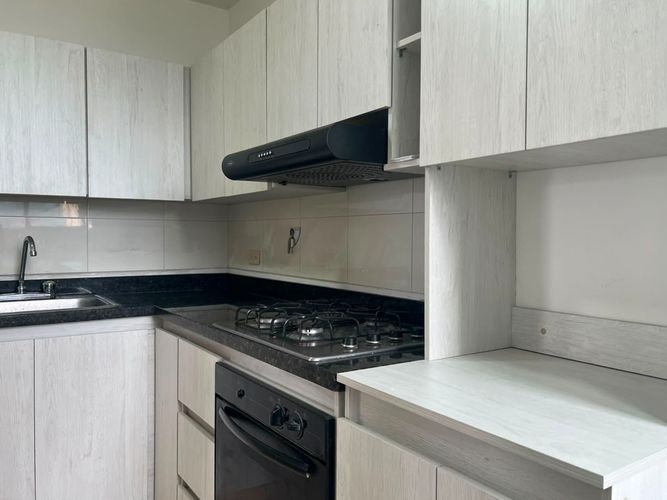 Apartamento de 3 alcobas en arriendo en Los Balsos, Medellín, 84 m² · foto 4 de 13