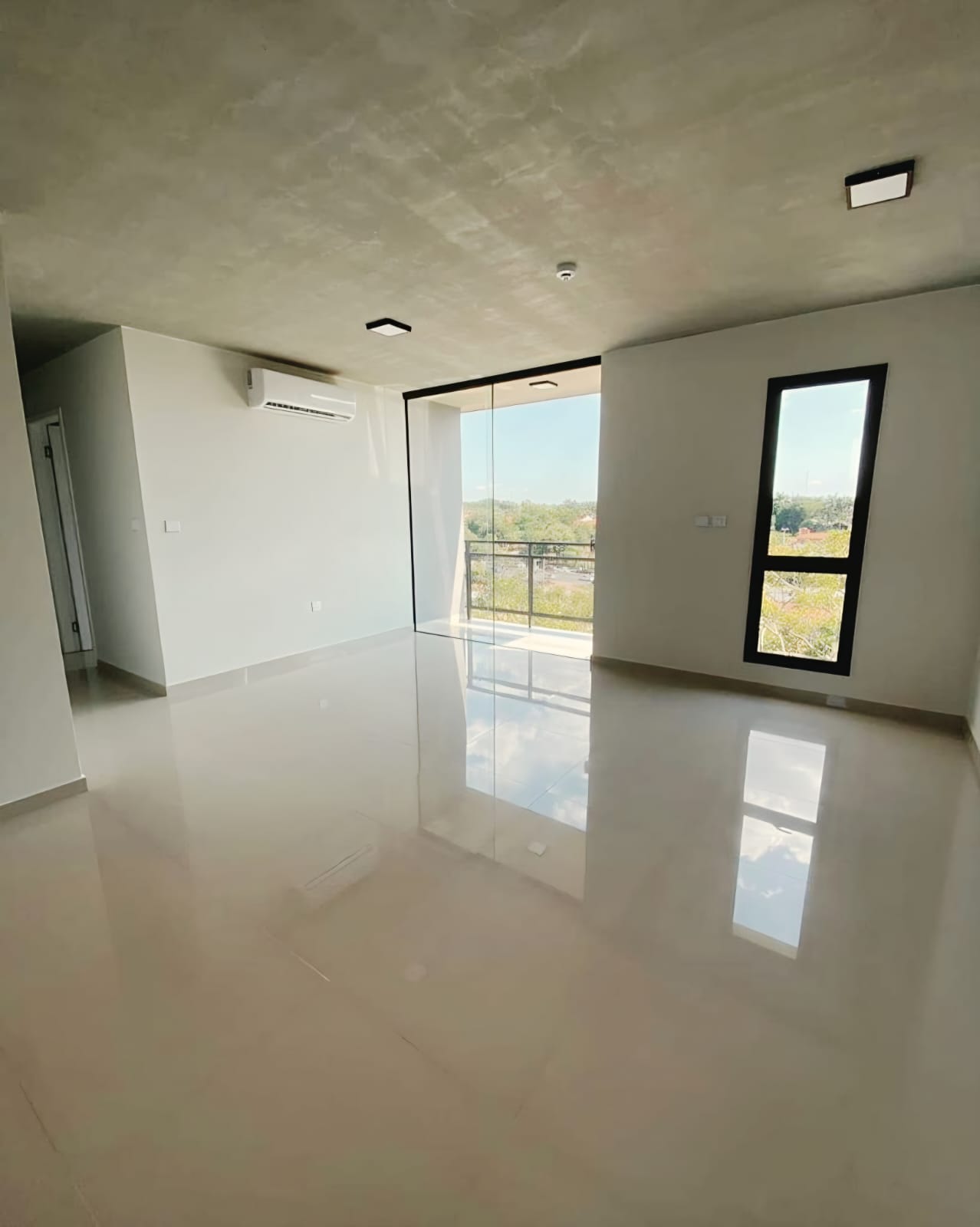 ALQUILO DEPARTAMENTO 2 DORMITORIOS 2 GARAGE ZONA CONMEBOL LUQUE — foto 3