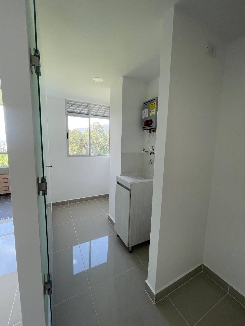 Apartamento en venta en La Ferreria, La Estrella · foto 4 de 24