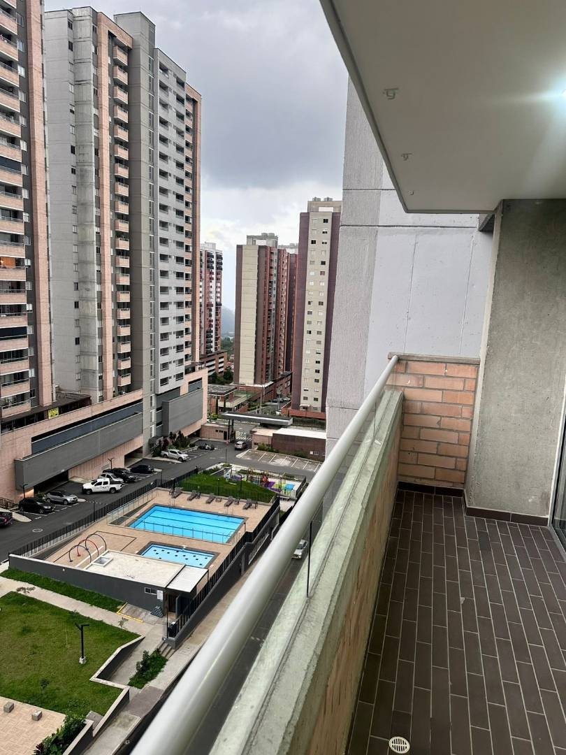 Apartamento en venta en La Ferreria, La Estrella · foto 23 de 24