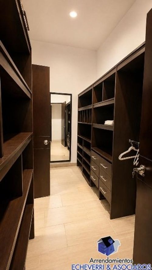 Casa de 4 alcobas en arriendo en El Tesoro, Medellín, 280 m² · foto 12 de 22