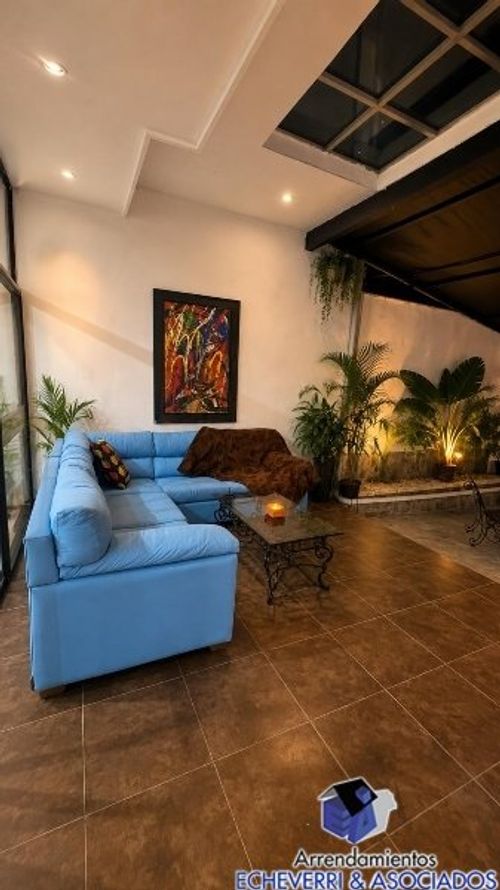 Casa de 4 alcobas en arriendo en El Tesoro, Medellín, 280 m² · foto 13 de 22