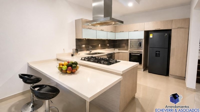4BR House in El tesoro (280 m²) for Sale