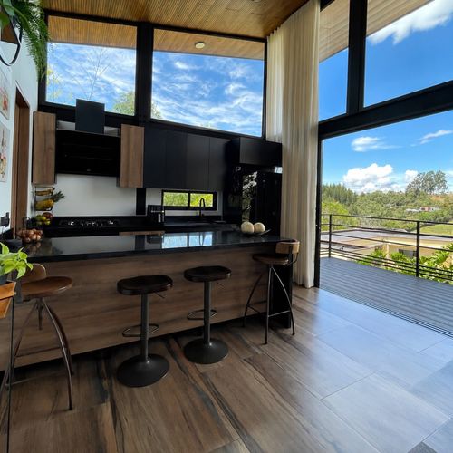 Casa de 5 alcobas en venta en Aeropuerto, Rionegro, 430 m² · foto 3 de 22