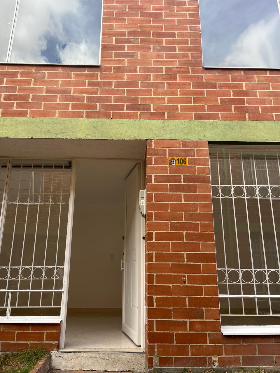 Casa en venta en Portales Del Norte, Bogotá · foto 2 de 14