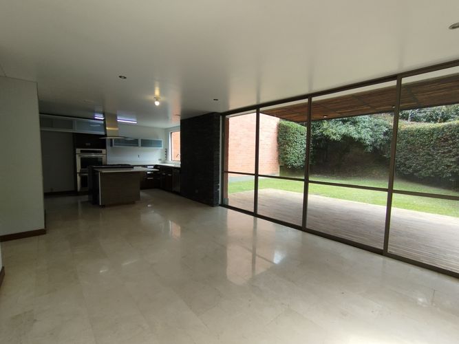 Casa de 3 alcobas en arriendo en Loma El Atravesado, Envigado, 210 m² · foto 3 de 20