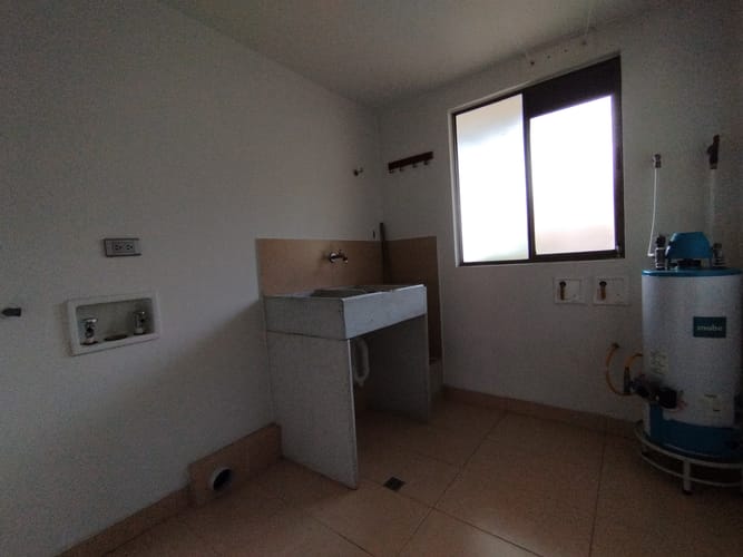 Casa de 3 alcobas en arriendo en Loma El Atravesado, Envigado, 210 m² · foto 8 de 20