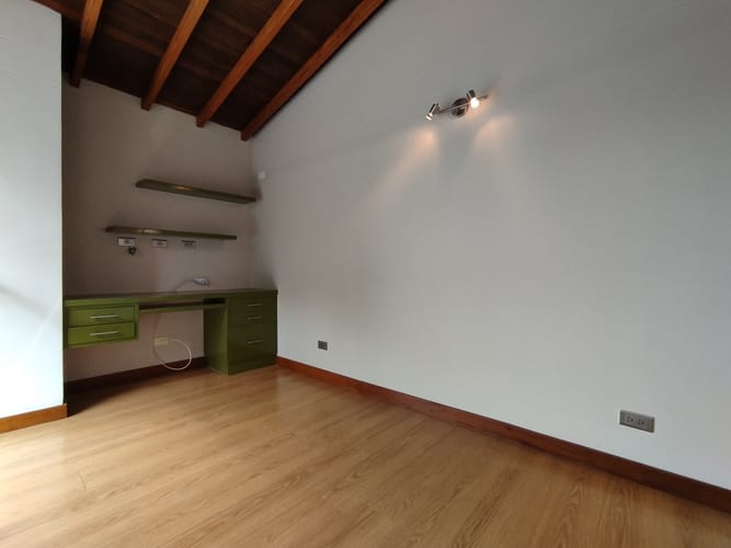 Casa de 3 alcobas en arriendo en Loma El Atravesado, Envigado, 210 m² · foto 12 de 20