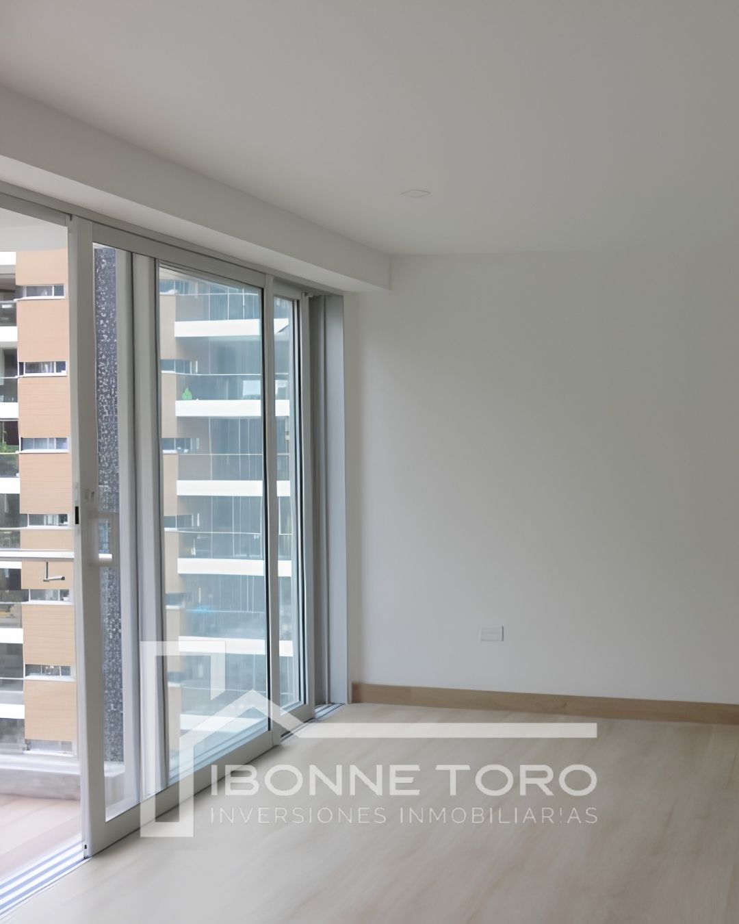 Apartamento en venta en Avenida Alberto Mendoza, Manizales · foto 2 de 18