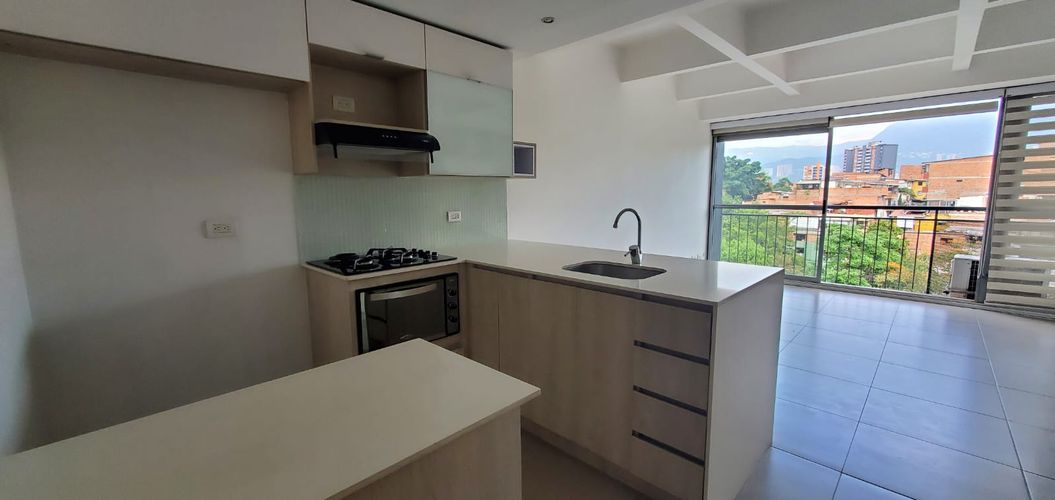 Apartaestudio en venta en Loma De Los Bernal, Medellín, 57 m² · foto 3 de 6