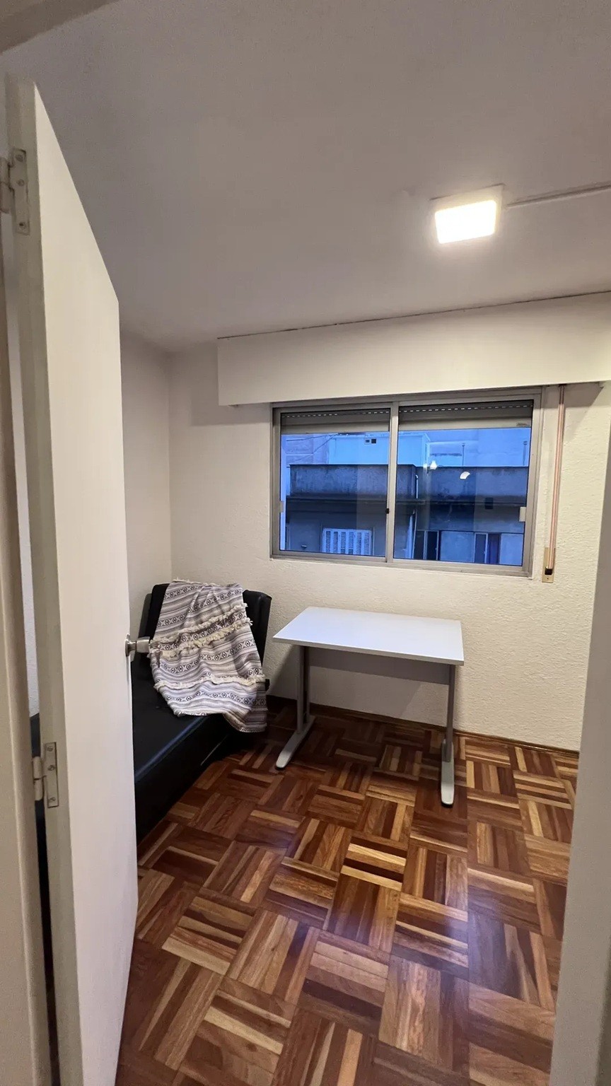 ALQUILER EN CORDON, 3 DORMITORIOS, SEMI AMUEBLADO, 2 BAÑOS, ASCENSOR, PORTERIA DIURNA · Foto 3