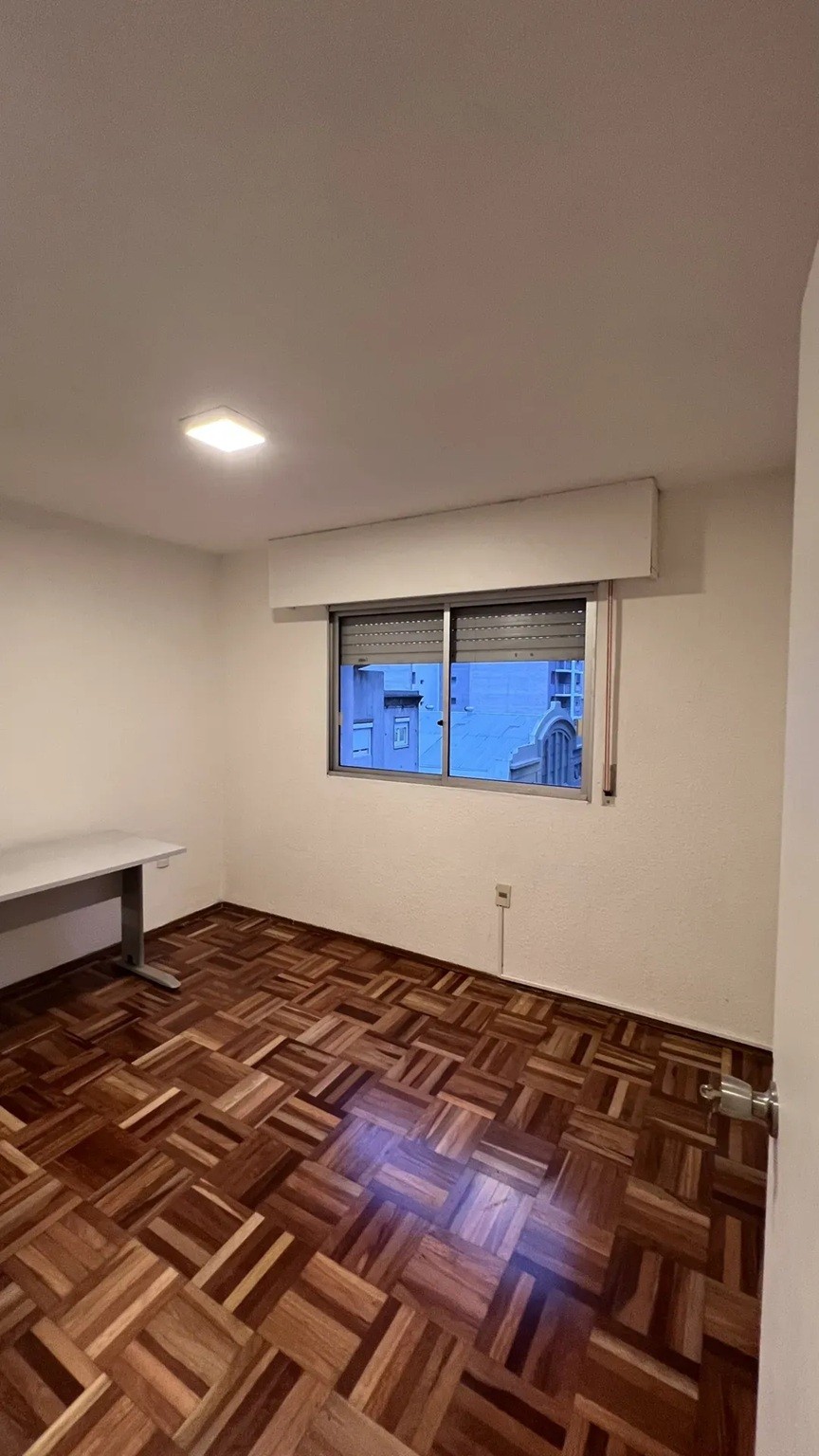 ALQUILER EN CORDON, 3 DORMITORIOS, SEMI AMUEBLADO, 2 BAÑOS, ASCENSOR, PORTERIA DIURNA · Foto 4