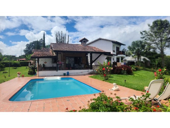Finca en venta en Arabia, Pereira, 850 m² · foto 2 de 24