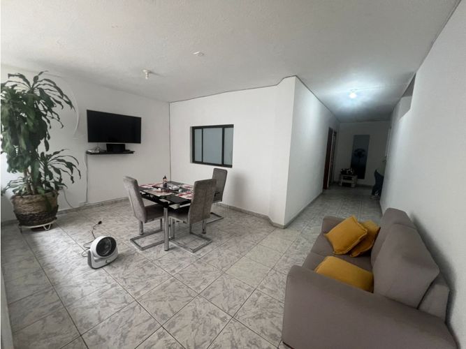 Casa de 3 alcobas en venta en San Alonso, Girón, 190 m² · foto 2 de 18