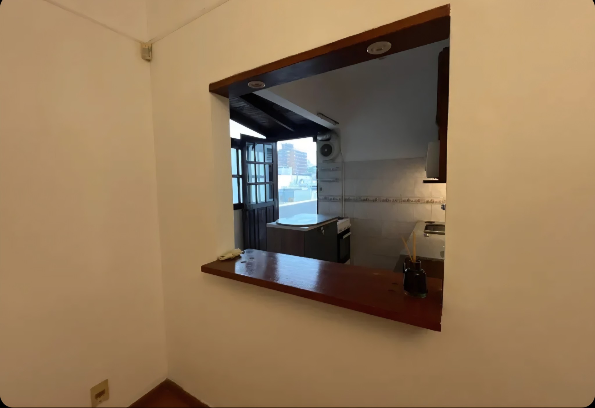Exclusivo apartamento de 2 dormitorios en Punta Carretas: balcón al frente con terraza al fondo con churrasquera, piso 3 por cómoda escalera. · Foto 9