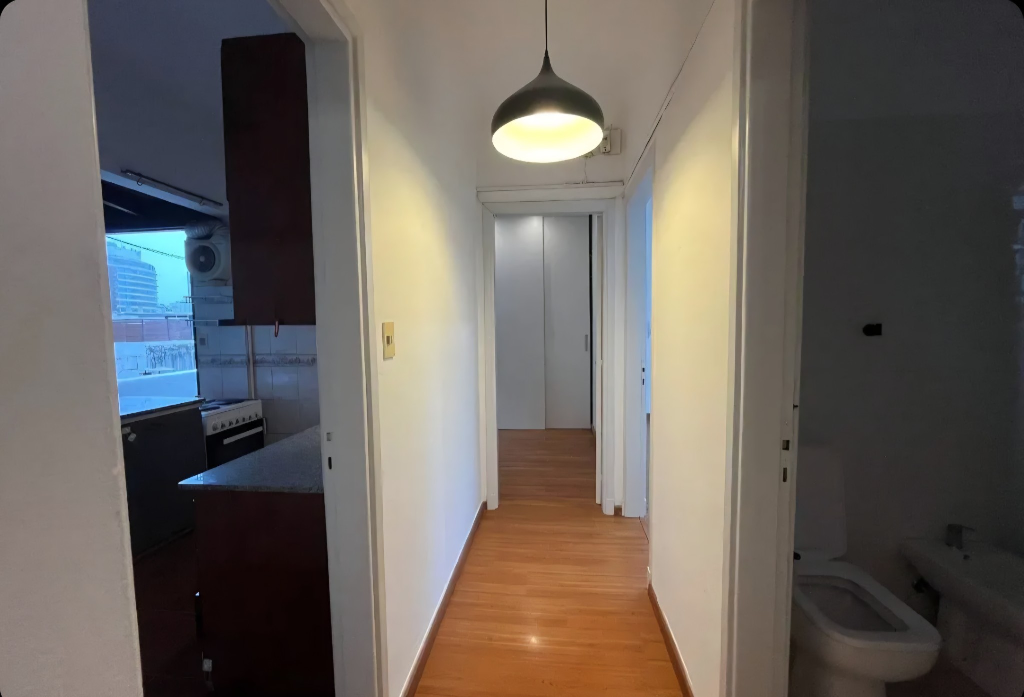 Exclusivo apartamento de 2 dormitorios en Punta Carretas: balcón al frente con terraza al fondo con churrasquera, piso 3 por cómoda escalera. · Foto 10