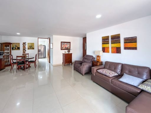 Apartamento de 3 alcobas en venta en Laureles, Medellín, 154 m² · foto 2 de 24