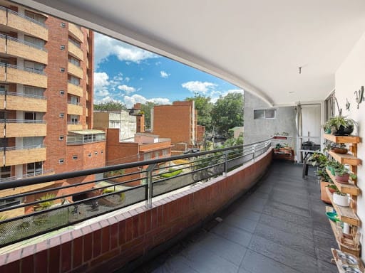 Apartamento de 3 alcobas en venta en Laureles, Medellín, 154 m² · foto 3 de 24