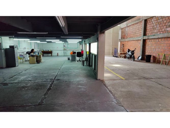 Bodega en arriendo en Sc. El Eden, Armenia, 1000 m² · foto 2 de 10