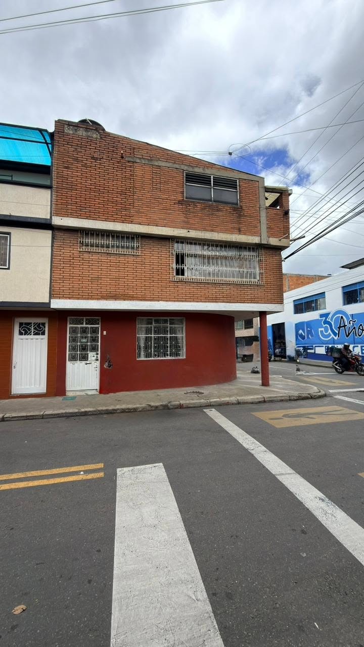 Casa en venta en Engativá, Bogotá · foto 2 de 15