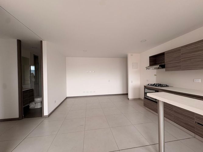 Apartamento de 3 alcobas en venta en Maria Auxiliadora, Sabaneta, 75 m² · foto 4 de 14