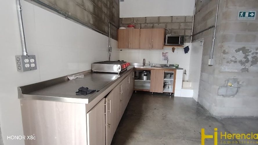 Bodega en arriendo en Viviendas Del Sur, Itagüí, 550 m² · foto 10 de 16