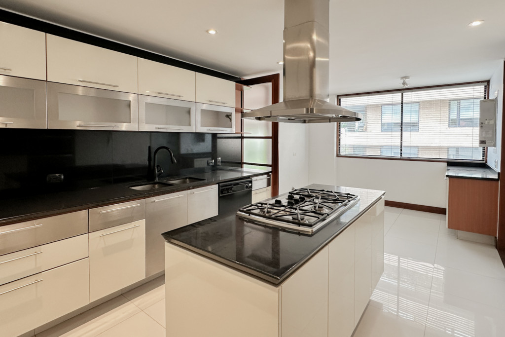 Apartamento en venta en El Chico, Bogotá · foto 10 de 24