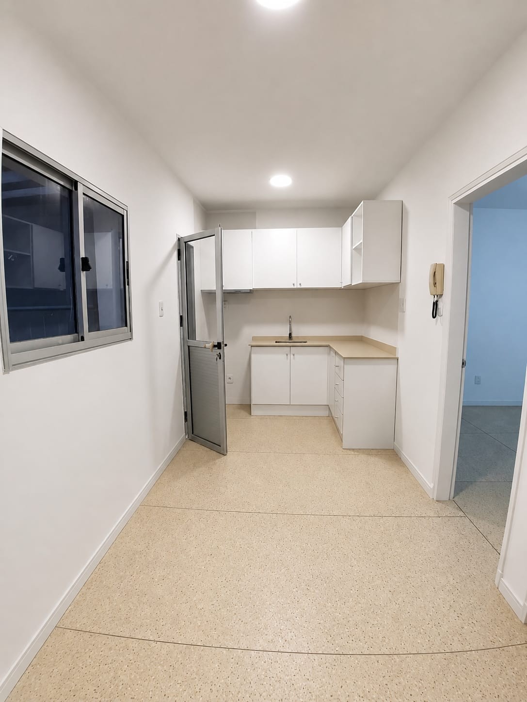 Exclusivo apartamento de 1 dormitorio con terraza, como a estrenar en el corazón del Buceo, a pasos de la Rambla. · Foto 3