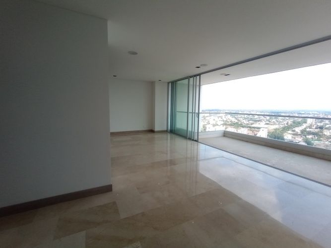 Apartamento de 3 alcobas en venta en Menga, Cali, 144 m² · foto 2 de 24