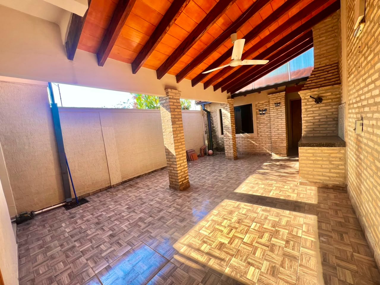 Exclusivo Dúplex con Vistas Panorámicas al Aeropuerto en el Prestigioso Barrio San Luis, Mariano Roque Alonso — foto 3