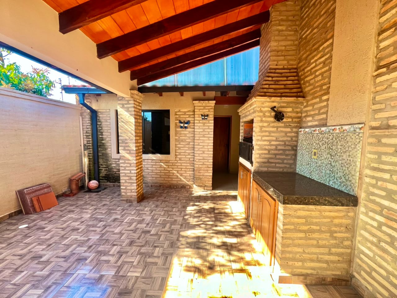 Exclusivo Dúplex con Vistas Panorámicas al Aeropuerto en el Prestigioso Barrio San Luis, Mariano Roque Alonso — foto 2