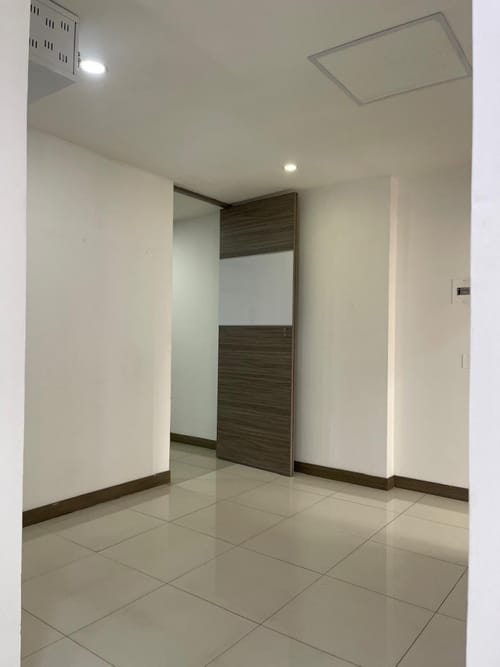 Oficina en arriendo en La Aguacatala, Medellín, 138 m² · foto 5 de 12
