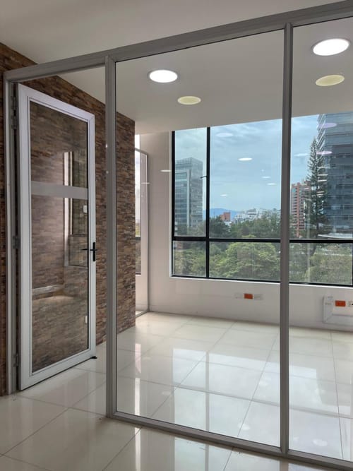 Oficina en arriendo en La Aguacatala, Medellín, 138 m² · foto 6 de 12