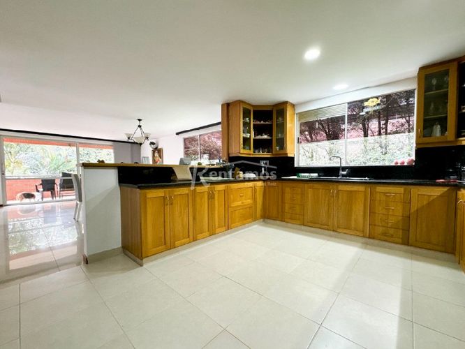 Casa de 4 alcobas en venta en Bosques De Zuñiga, Medellín, 400 m² · foto 4 de 20